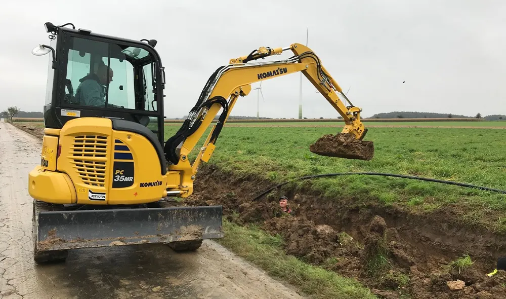 KOMATSU PC35MR-5 miniescavatore cingolato per privati ed aziende engi trade
