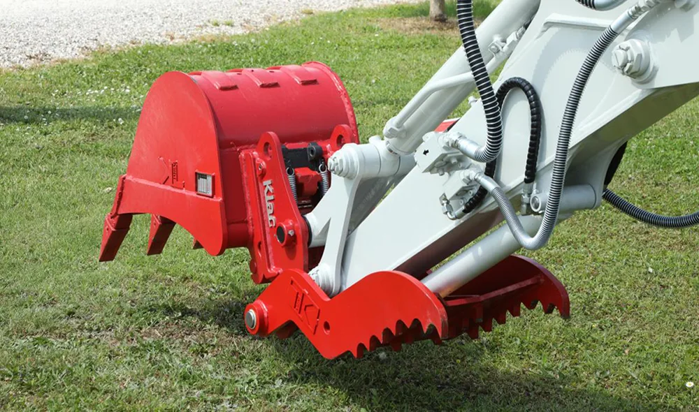Takeuchi TB350R miniescavatore idraulico cingolato engitrade lecce